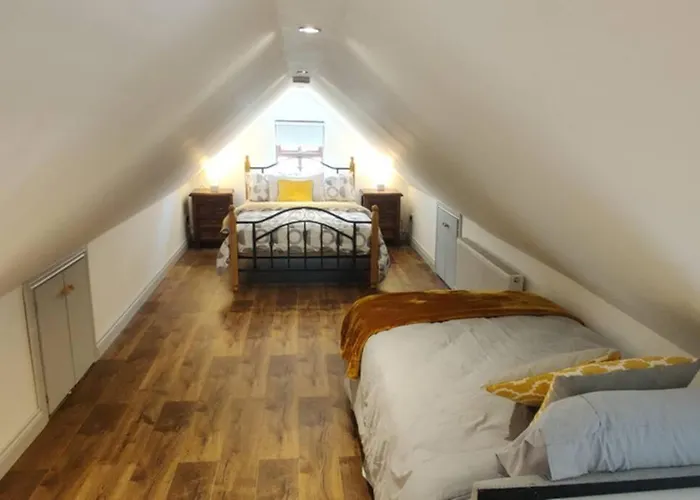 Luxury 'cois Abhainn' Self Catering